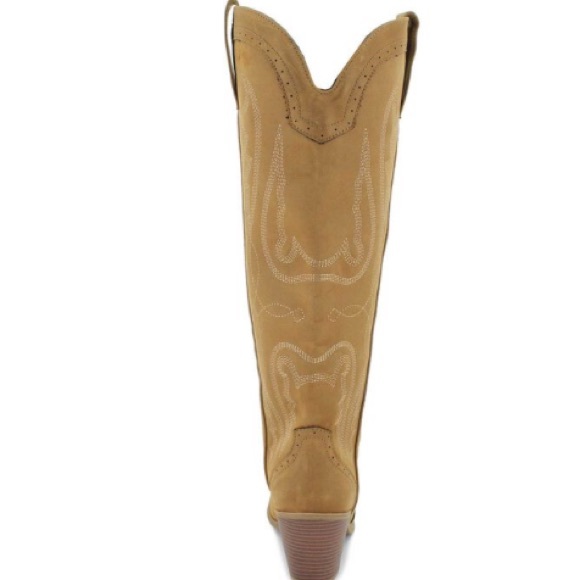 Women Boots, Color Tan Size 10, New, $10.00 - Picture 2 of 2
